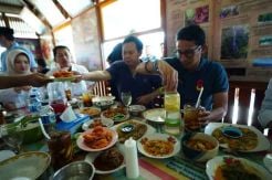 Nikmati Makanan Khas Bengkulu, Sandi: Kita Promosikan Bersama