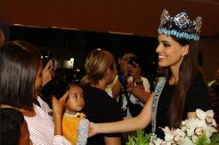 Yuk, Intip Busana dan Makeup Miss World 2018 Saat Tiba di Jakarta