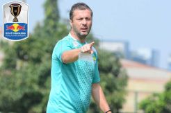 Pelatih Persib Siapkan Strategi Kejutan untuk Arema FC