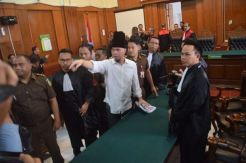 Ekspresi Ahmad Dhani Ketika Eksepsinya Ditolak Jaksa