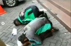 Dapat Umrah Gratis, Dua Driver Grab Semarang Sujud Syukur