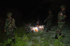 Berusaha Kelabui Patroli TNI, Ratusan Liter BBM Selundupan Ditutupi Daun