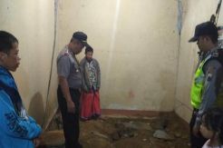 Aneh, Ruang Tamu Rumah Warga Tiba-tiba Ambles di Wonosobo