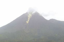 Gunung Merapi Erupsi Luncurkan Wedus Gembel 5 Kali