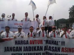 Serikat Pekerja Pertamina Gelar Unjuk Rasa Soal Avtur di Depan Istana