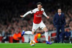 Emery dan Iwobi Puji Oezil