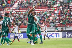 Gunduli Persidago Gorontalo, Persebaya Lolos ke Perempat Final