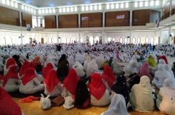 Ribuan Nyai Bersatu Deklarasi Kawal Pemenangan Jokowi-Ma’ruf di Madura