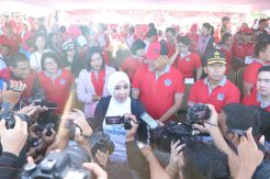 Hari Peduli Sampah 2019 di Manado, Ny Tri Tito Karnavian Ikut Angkat Sampah