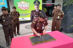 Jaksa dan Kajari Tanjung Perak Tandatangani Zona Integritas Wilayah Bebas Korupsi