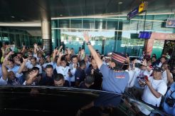 Blusukan ke Pasar di NTT, Sandiaga Uno Dicurhati Para Pedagang