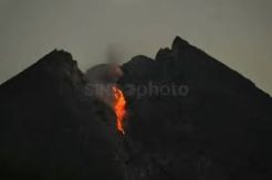 Dini Hari, Gunung Merapi Empat Kali Keluarkan Lava Pijar