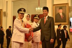 Punya 5 Warisan Mobil Dinas, Gubernur Riau Hanya Pakai 3