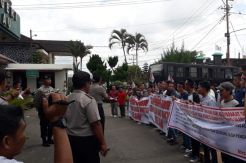 Pemuda Belani Unjuk Rasa ke Kejaksaan, Minta Kades Belani Diperiksa