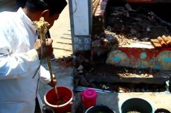 Tradisi Mider Buyut, Tombak Ini Diarak Keliling Desa