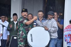 Panglima TNI Silaturahmi dengan Aremania di Kota Malang