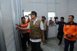 Kepala BNPB Tinjau Kebakaran Hutan Riau