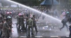 Duduki Kantor Gubernur, Pendemo Dipukuli dan Ditembak Water Canon