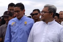 Tiba di Pangandaran, Sandiaga Uno Jadi Rebutan Selfie