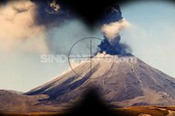 Tengah Malam, Gunung Merapi Muntahkan Awan Panas