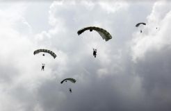 Uji Kesiapan 12 Personel Kopaska-Intai Amfibi 2/Marinir Terjun dari 6000 Kaki