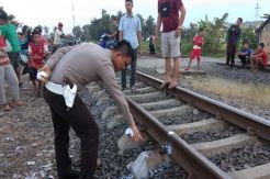 Motor Ditabrak Kereta, Bocah Tewas, Ibu dan Anak Kritis