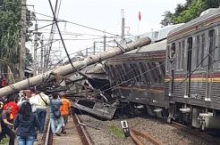 Tiang Listrik Commuter Line Roboh, PLN Pastikan Tidak Ada Pemadaman