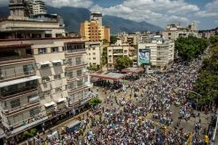 Ribuan Pengunjuk Rasa Turun ke Jalan-jalan Ibu Kota Venezuela