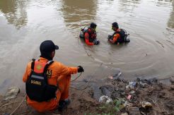 Cari Bocah Hanyut di Sungai, Basarnas Terjunkan 2 Penyelam
