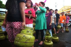 Emak-emak di Luwu Susah dapat Elpiji 3 Kg