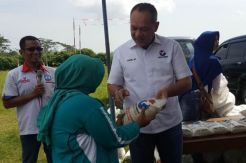 Syafril Nasution Layani Warga Kendal Dapatkan Beras Murah