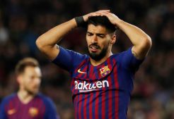 Barcelona Pastikan Suarez Absen Dua Pekan akibat Cedera