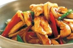 Sarapan Praktis lewat Olahan Ayam Tumis Paprika