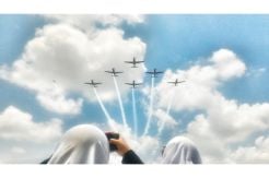 Hibur Warga, Tim Jupiter TNI AU Beraksi di Langit Palembang