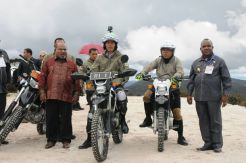 Jokowi Ingin Jalan Trans...