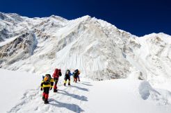 Gletser di Everest Mencair, Ratusan Mayat Pendaki Bermunculan