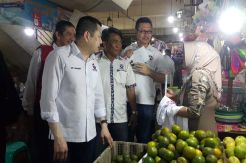 Di Surabaya, HT Blusukan ke Pasar Tradisional Tambakrejo