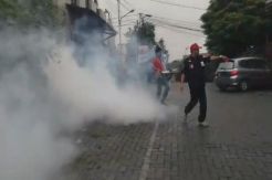 Caleg Perindo Asapi Permukiman Padat Sembari Sosialisasi Cara Mencoblos