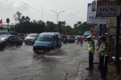 Diguyur Hujan, Jalan dan Perumahan di Kota Tangerang Tergenang