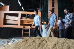 Sebelum Kampanye, Sandiaga Uno Mampir ke Pabrik Beras