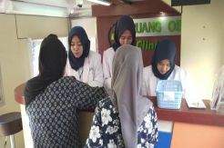 Waw, Para Dokter Cantik Ini Layani Pengobatan Gratis di Kereta Api