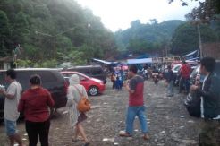 Objek Wisata Cipanas Tak Terpengaruh Air Terjun yang Terjang Kawah Galunggung