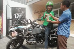 Antar Kopi Pesanan, Driver Ojol Naik Moge BMW GS R1200 Seharga Rp700 Juta