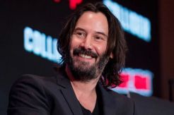 Pesawat Mendarat Darurat, Keanu Reeves Beri Tur ke Penumpang
