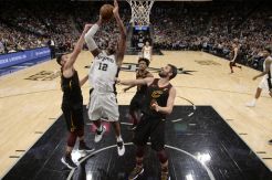 Kalahkan Cavaliers, Spurs Selangkah Lagi ke Play Off