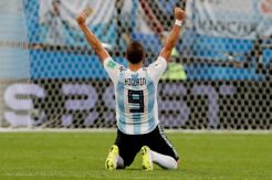 Batistuta Sebut Higuain Mendapat Perlakuan Tak Adil