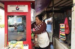 Ibu Atun Terharu Sampai Menangis, Gado-gado Buatannya Dipuji HT