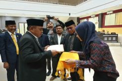 Bupati Pasangkayu Serahkan LKPJ 2018 ke DPRD