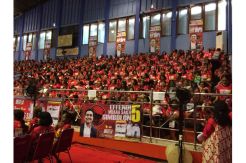 Didukung dan Didoakan Emak-emak, Effendi Simbolon Terharu