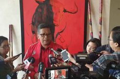 Hasto: Jokowi Visioner, Prabowo Terjebak Memori Masa Lalu di Hambalang
